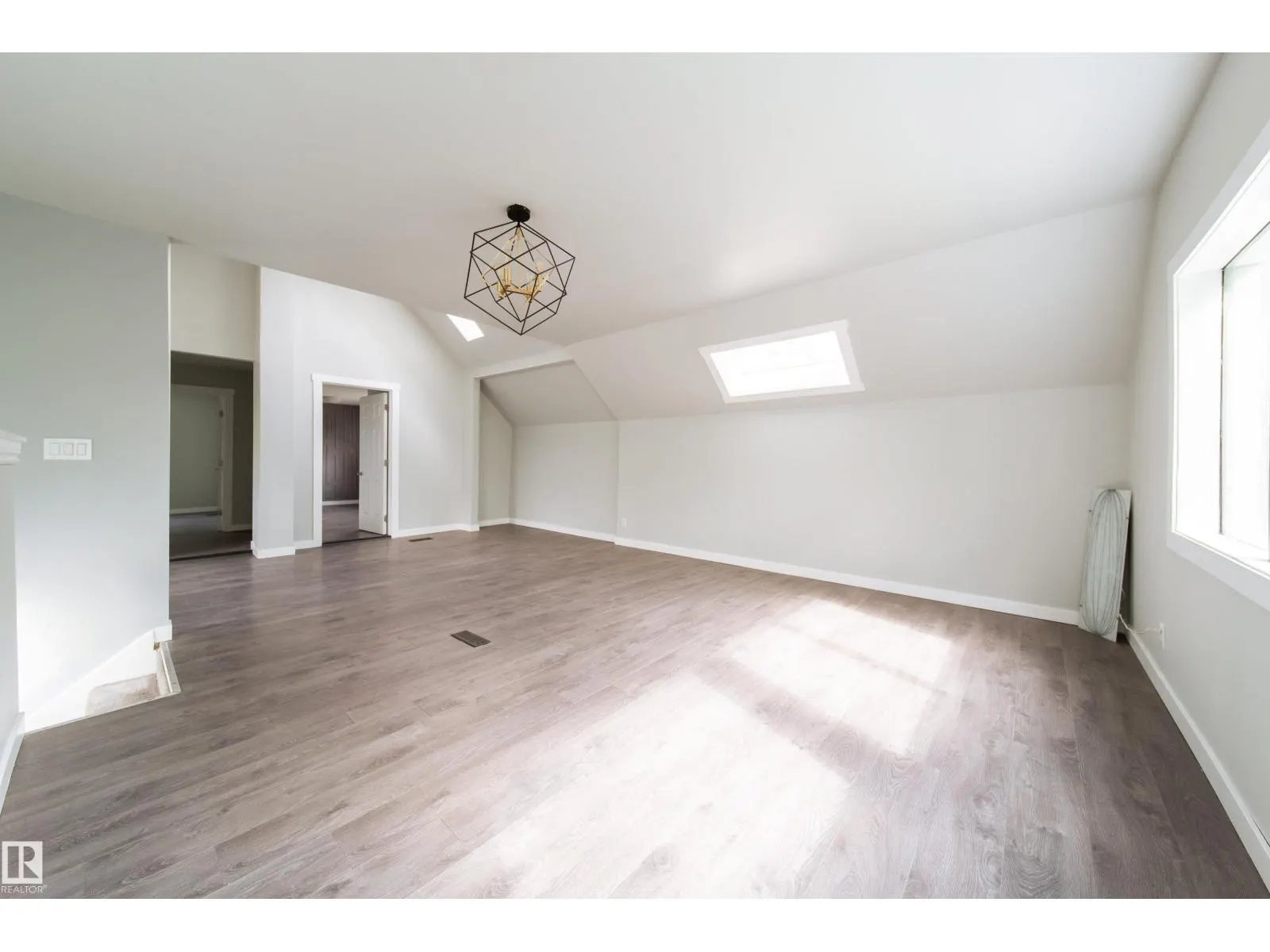 11908 77 ST NW