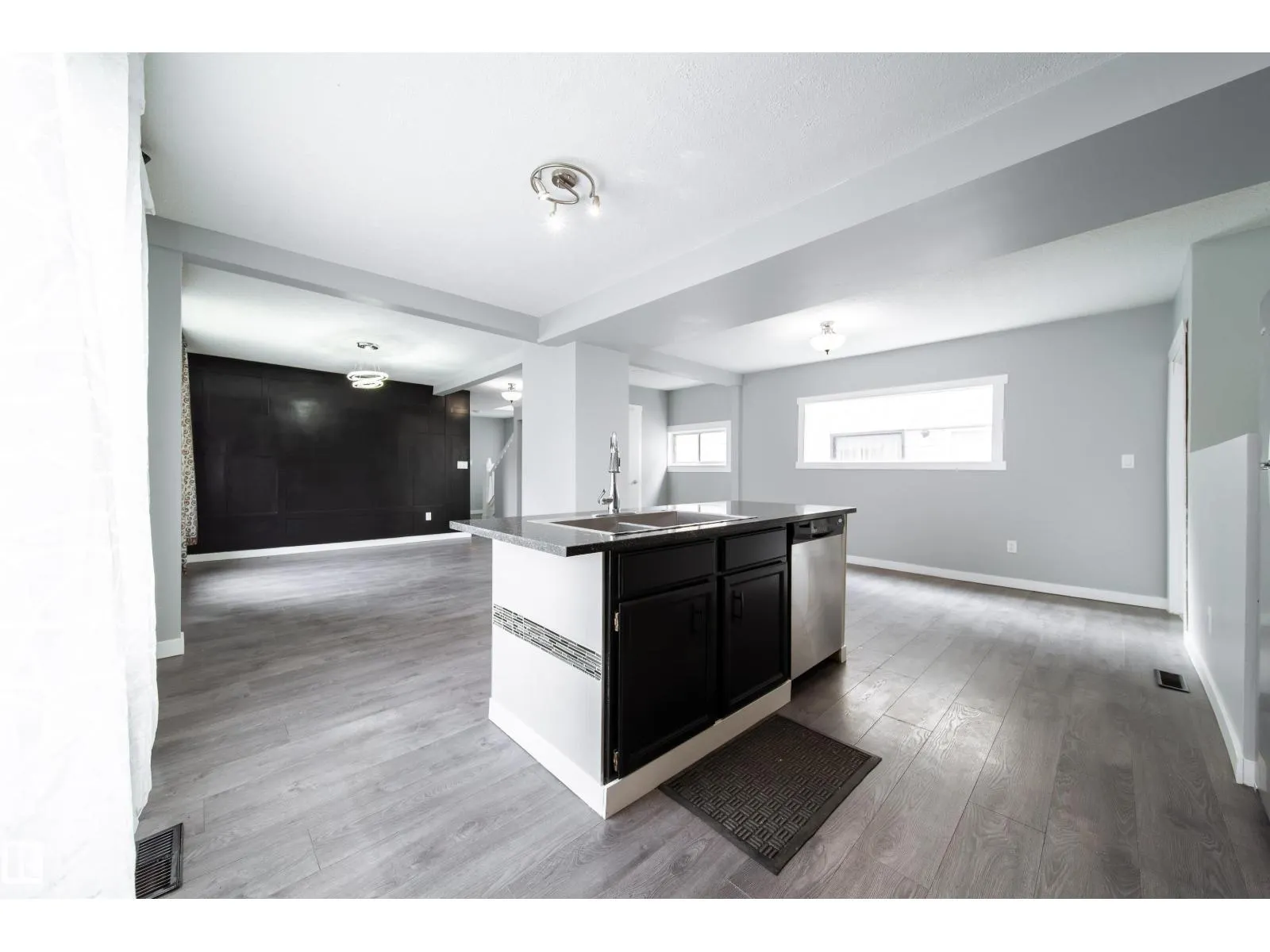 11908 77 ST NW
