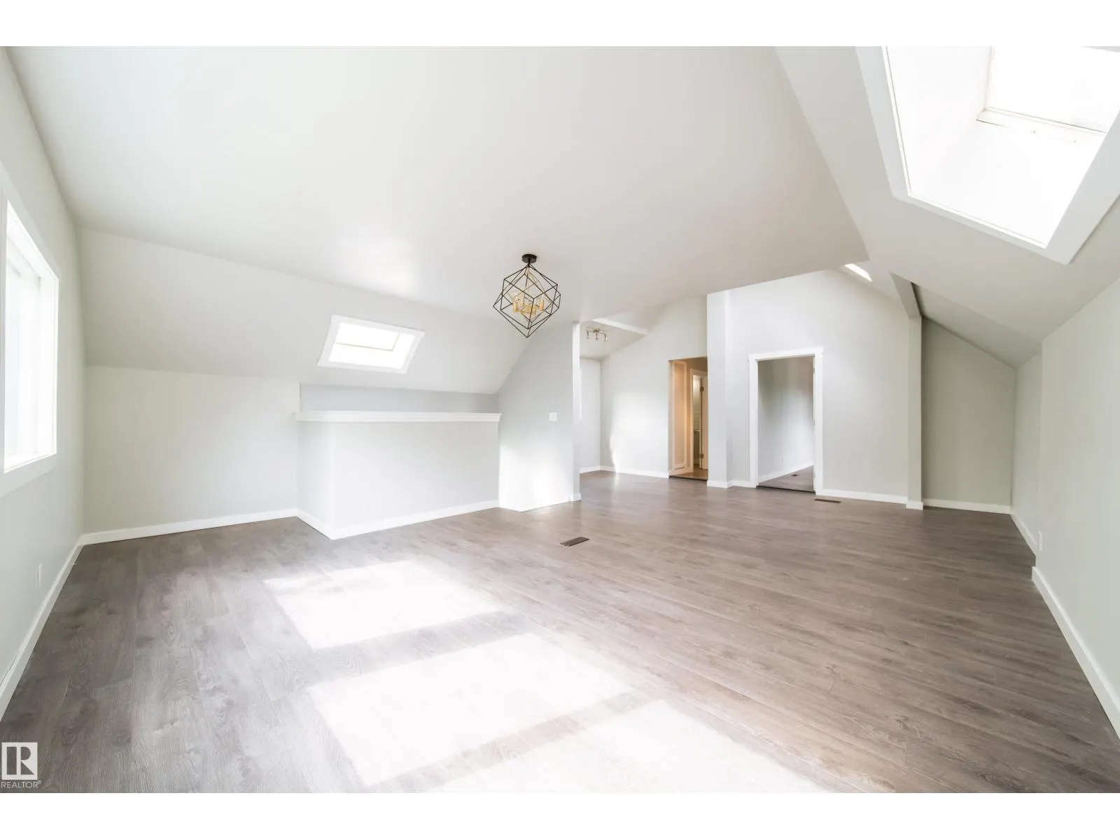 11908 77 ST NW