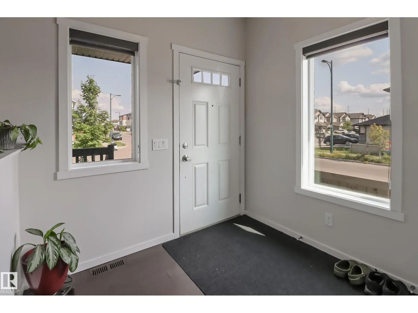 1404 29 ST NW