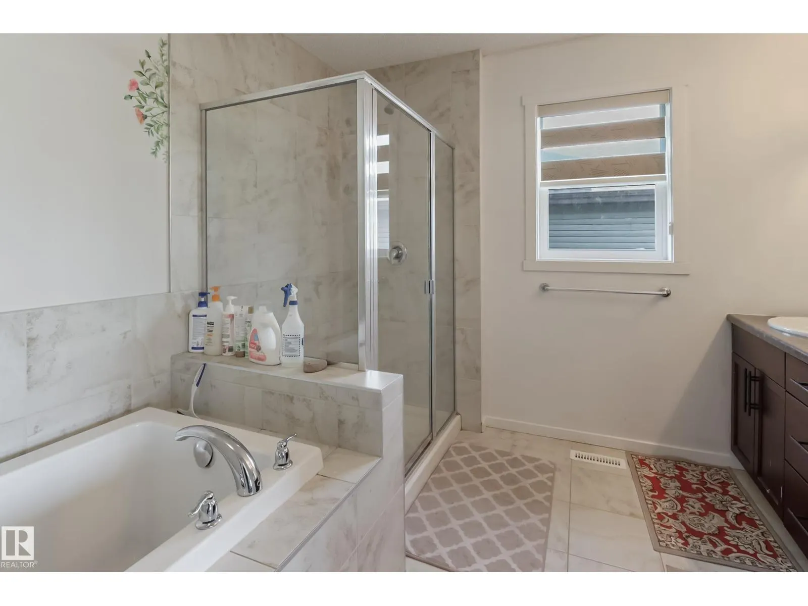 1404 29 ST NW