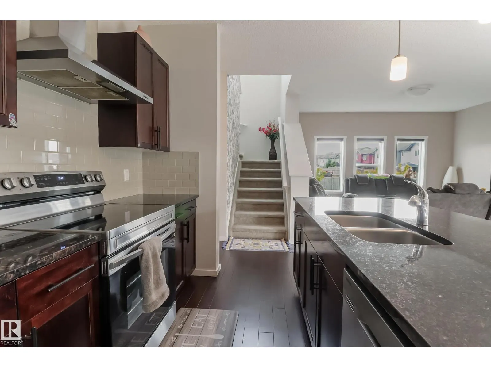1404 29 ST NW