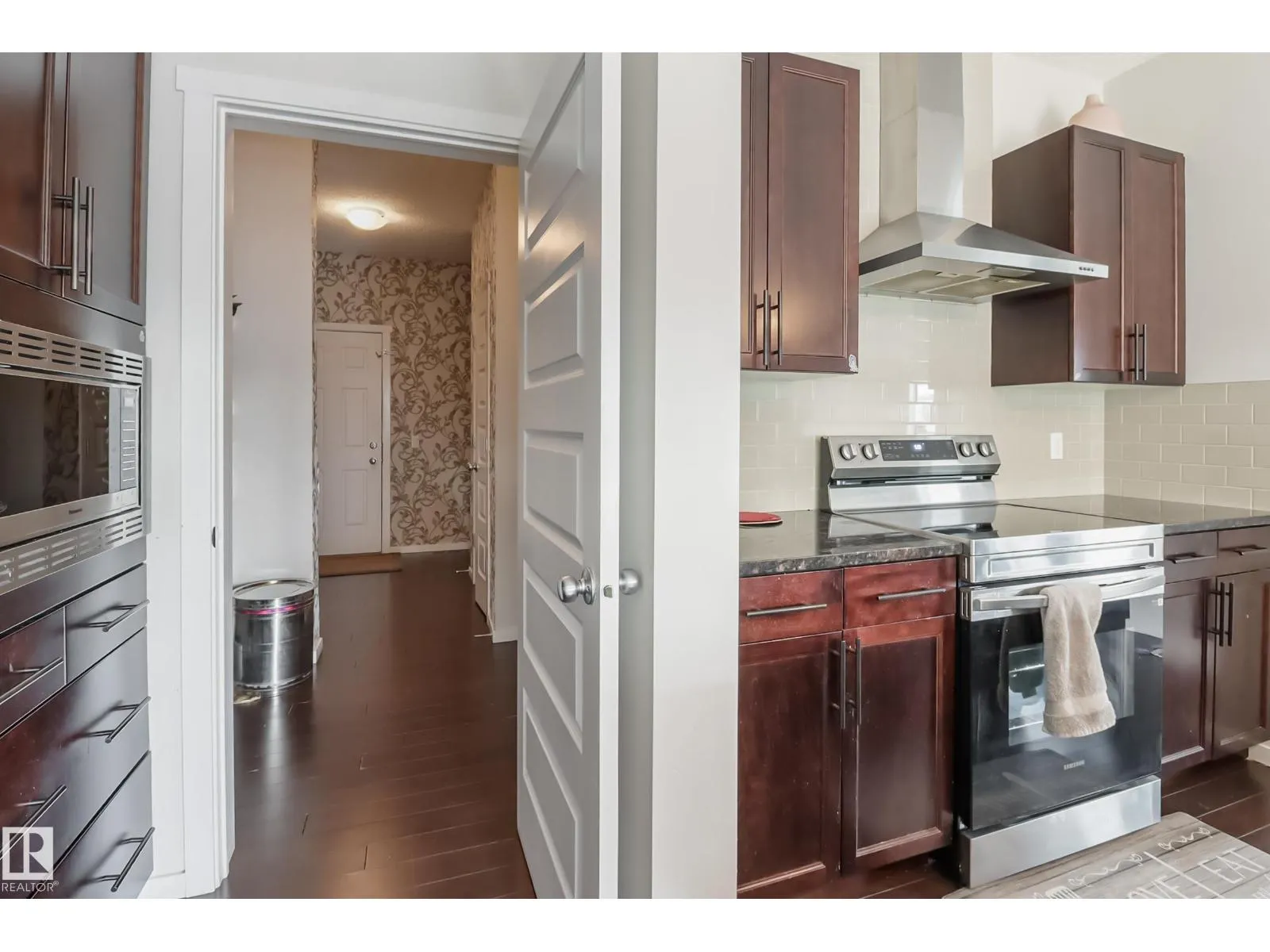 1404 29 ST NW