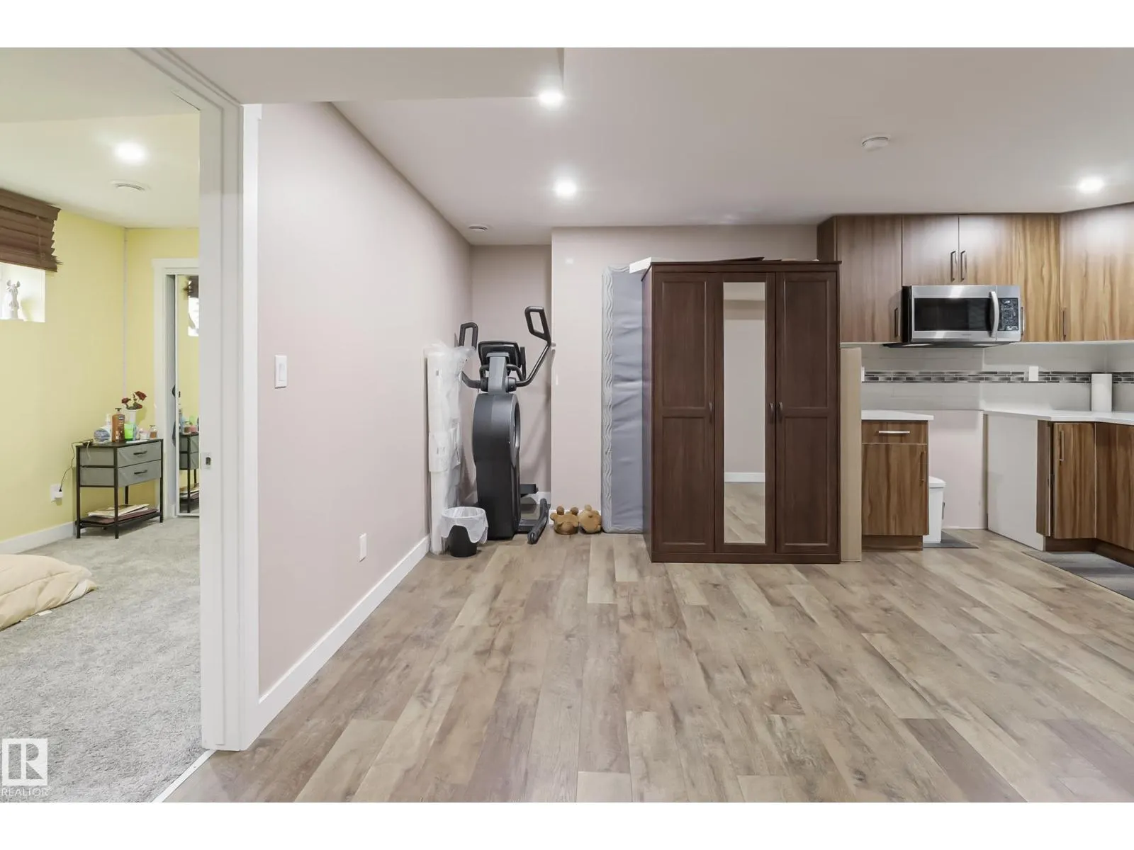 1404 29 ST NW