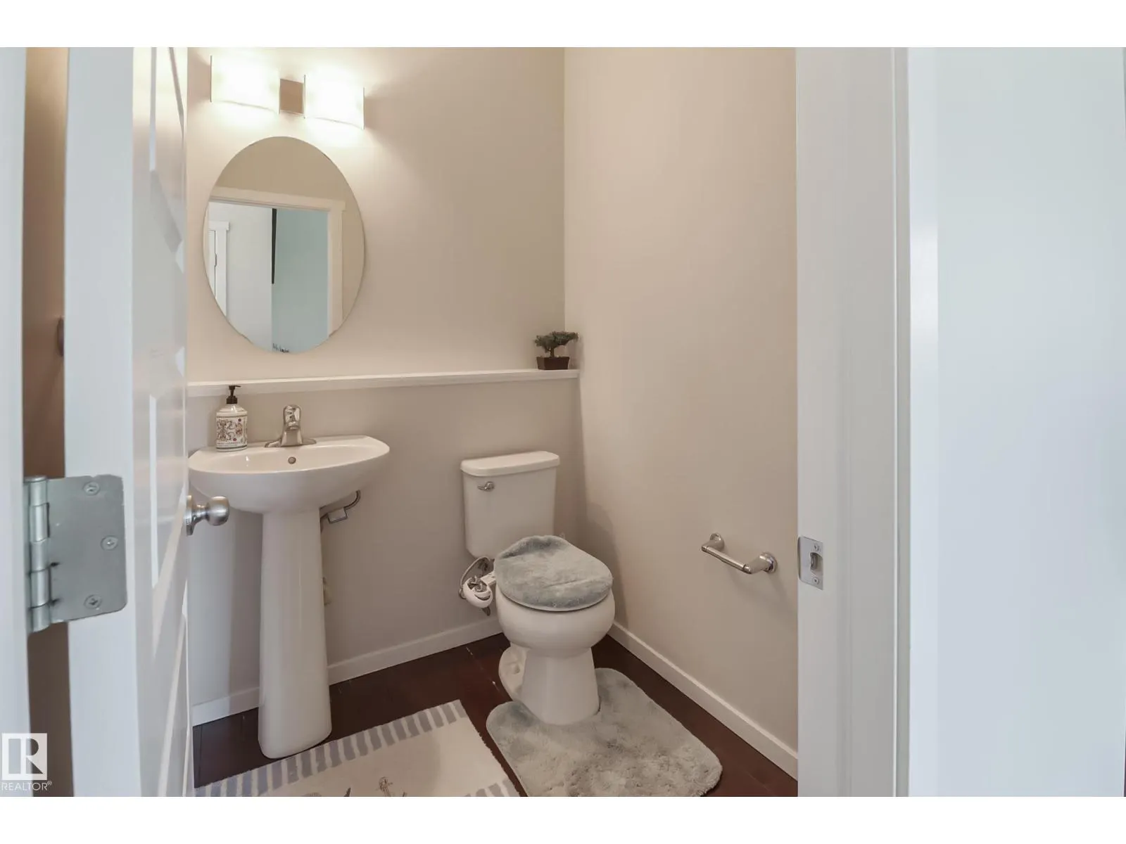 1404 29 ST NW