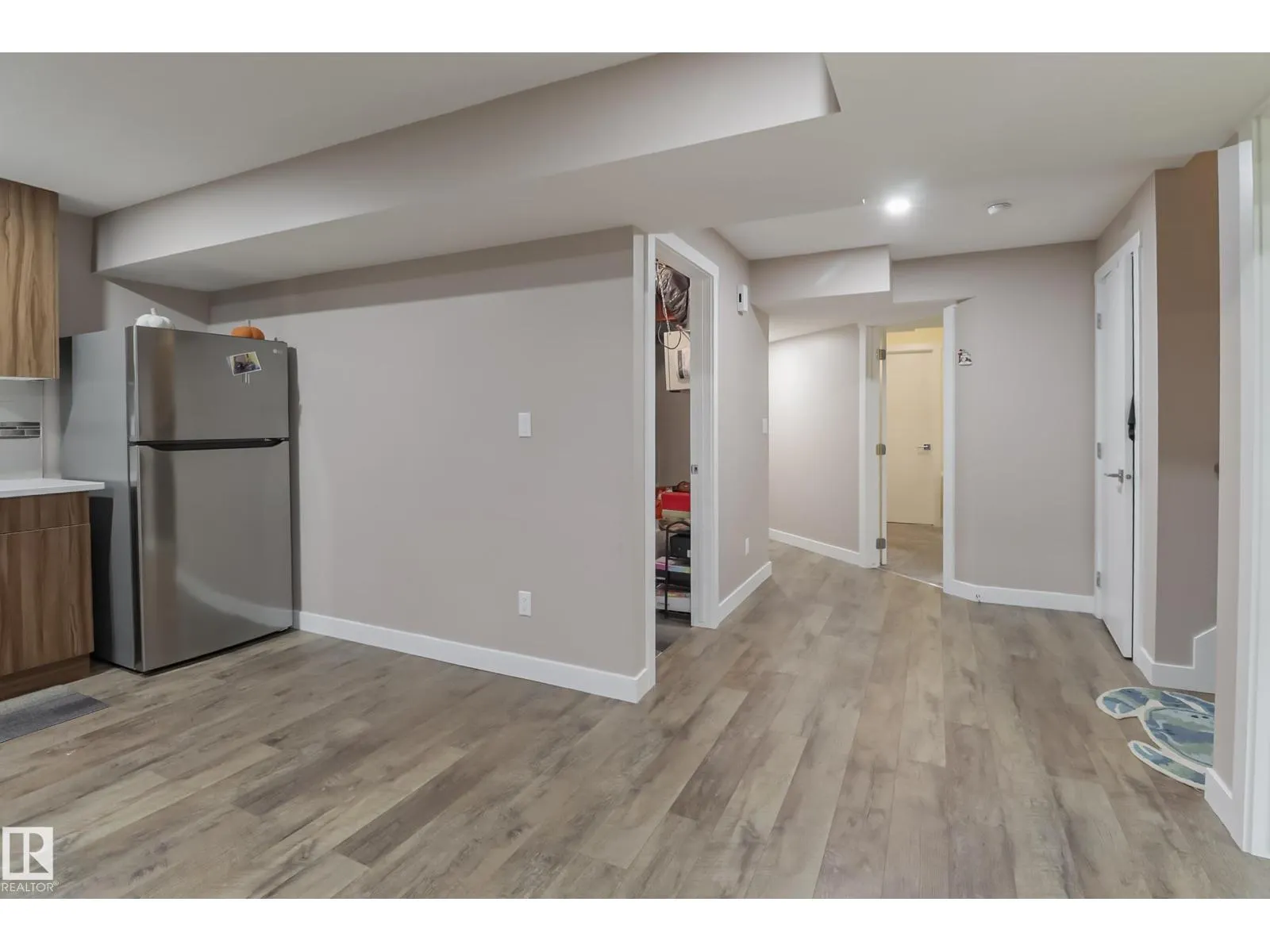 1404 29 ST NW