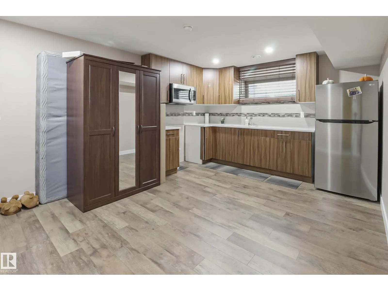 1404 29 ST NW