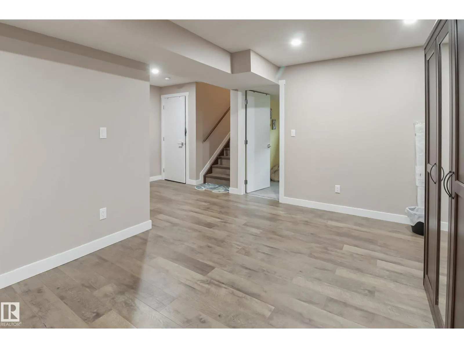 1404 29 ST NW
