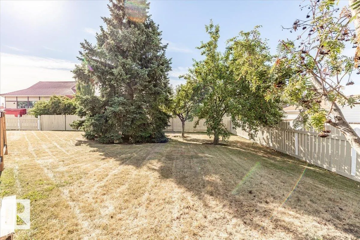 4829 32 AV NW