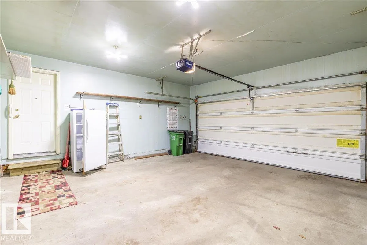 4829 32 AV NW