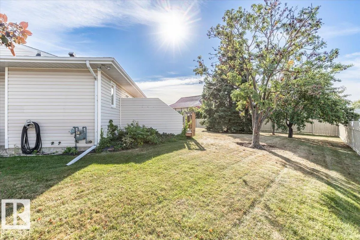 4829 32 AV NW