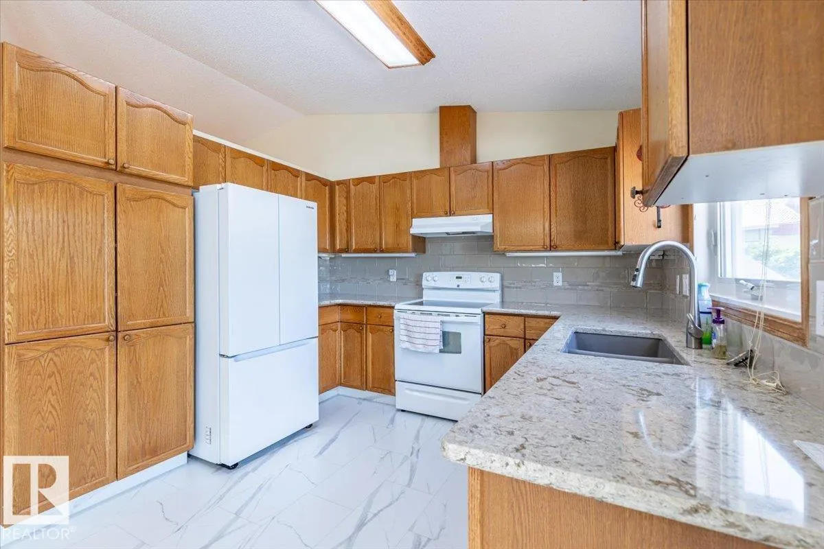 4829 32 AV NW