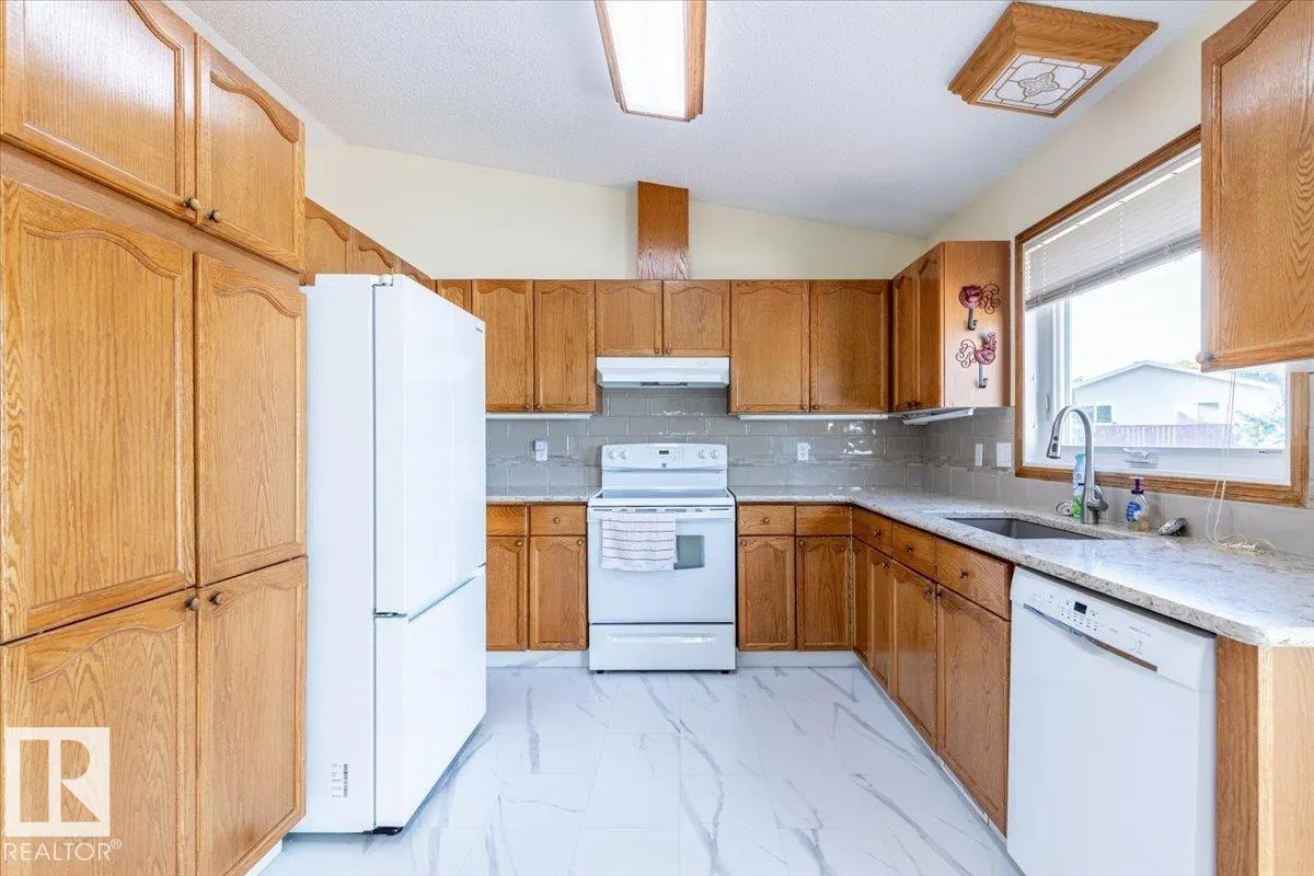 4829 32 AV NW