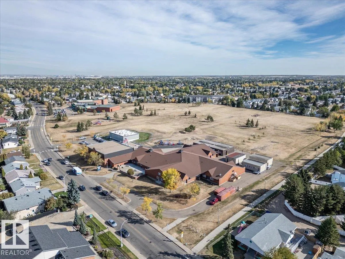 4829 32 AV NW