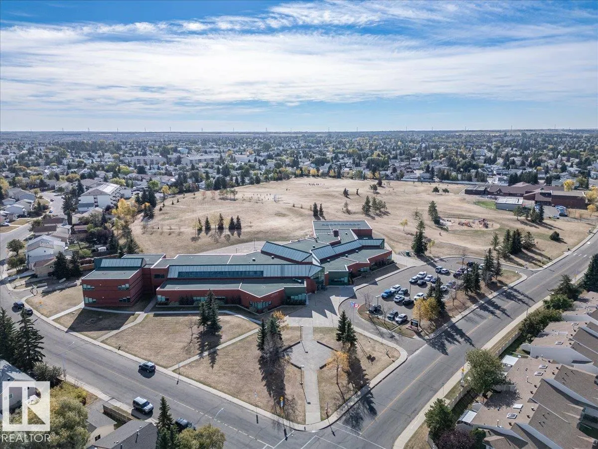 4829 32 AV NW
