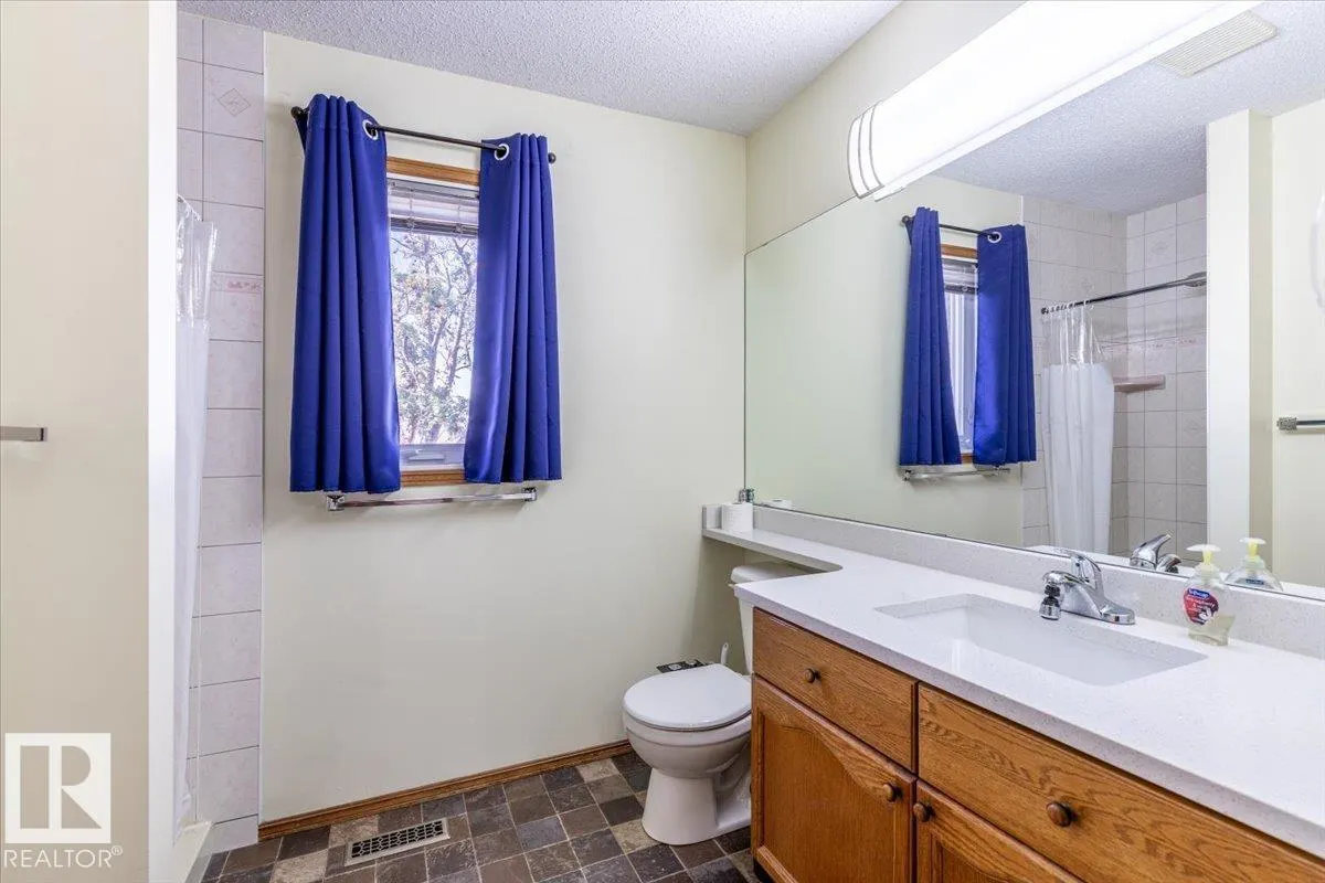 4829 32 AV NW