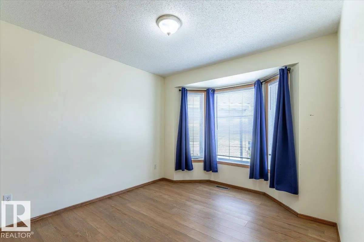 4829 32 AV NW