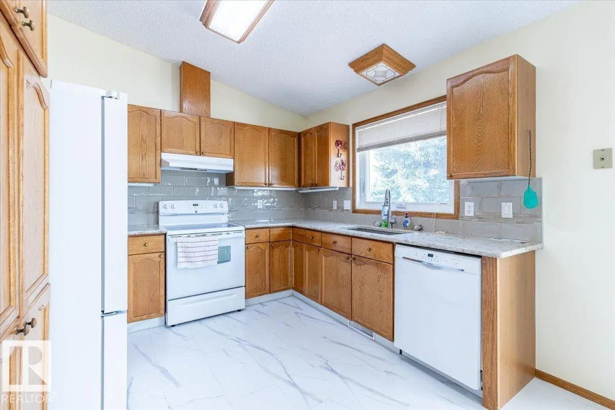 4829 32 AV NW