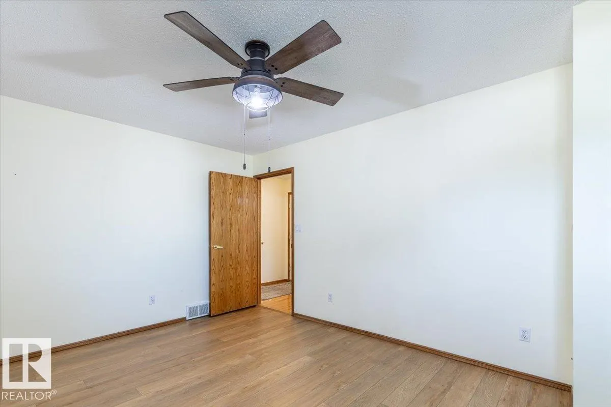 4829 32 AV NW
