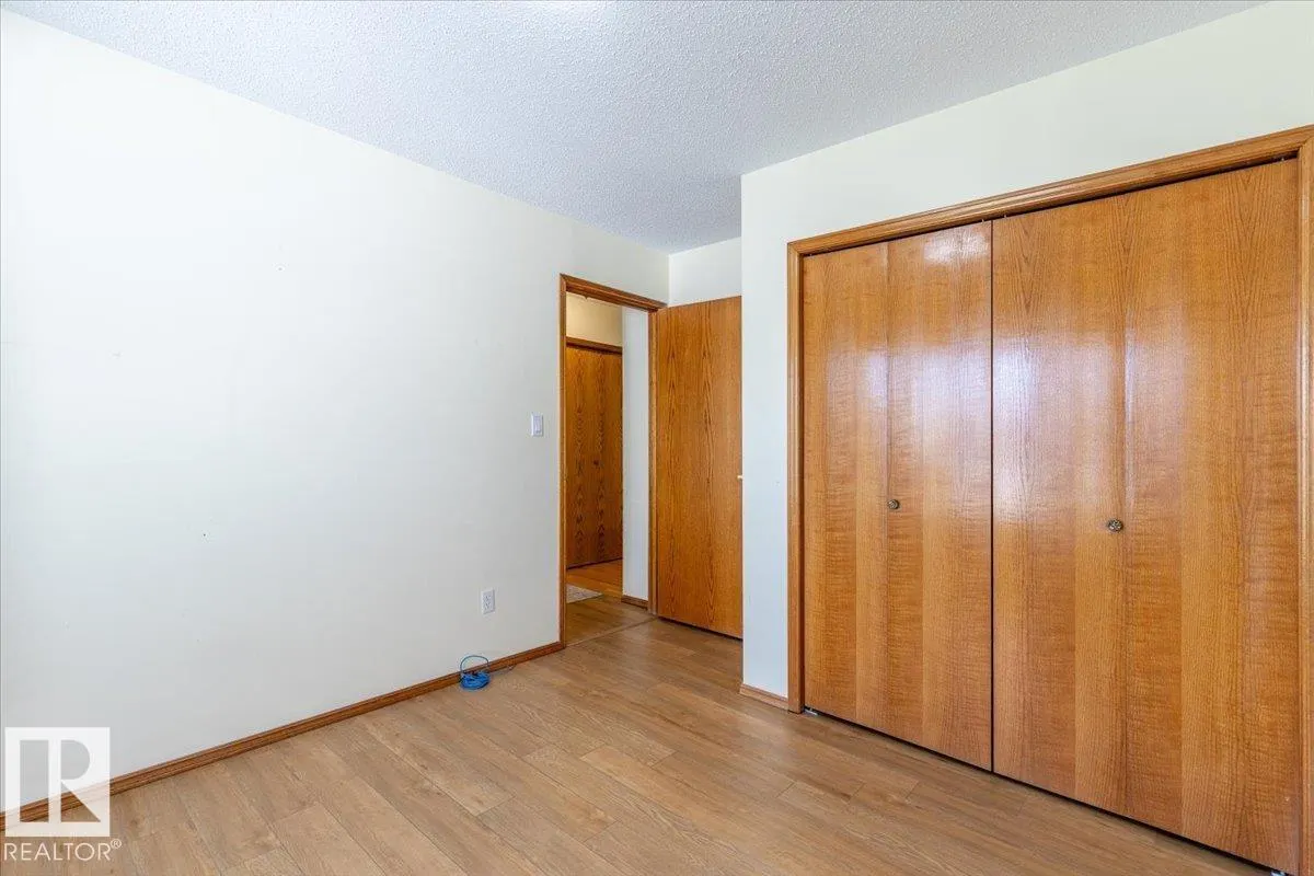 4829 32 AV NW