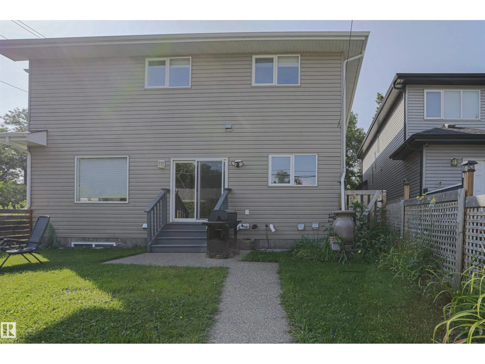 8804 100 ST NW