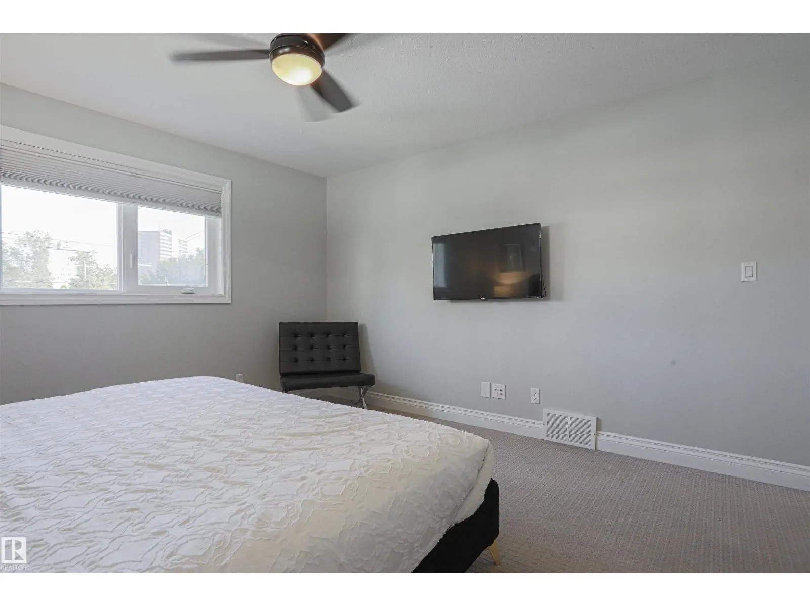 8804 100 ST NW