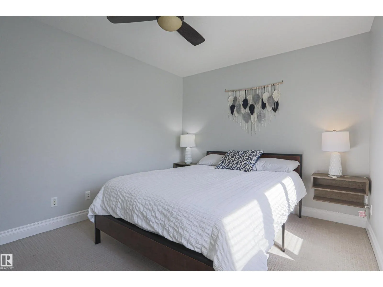 8804 100 ST NW