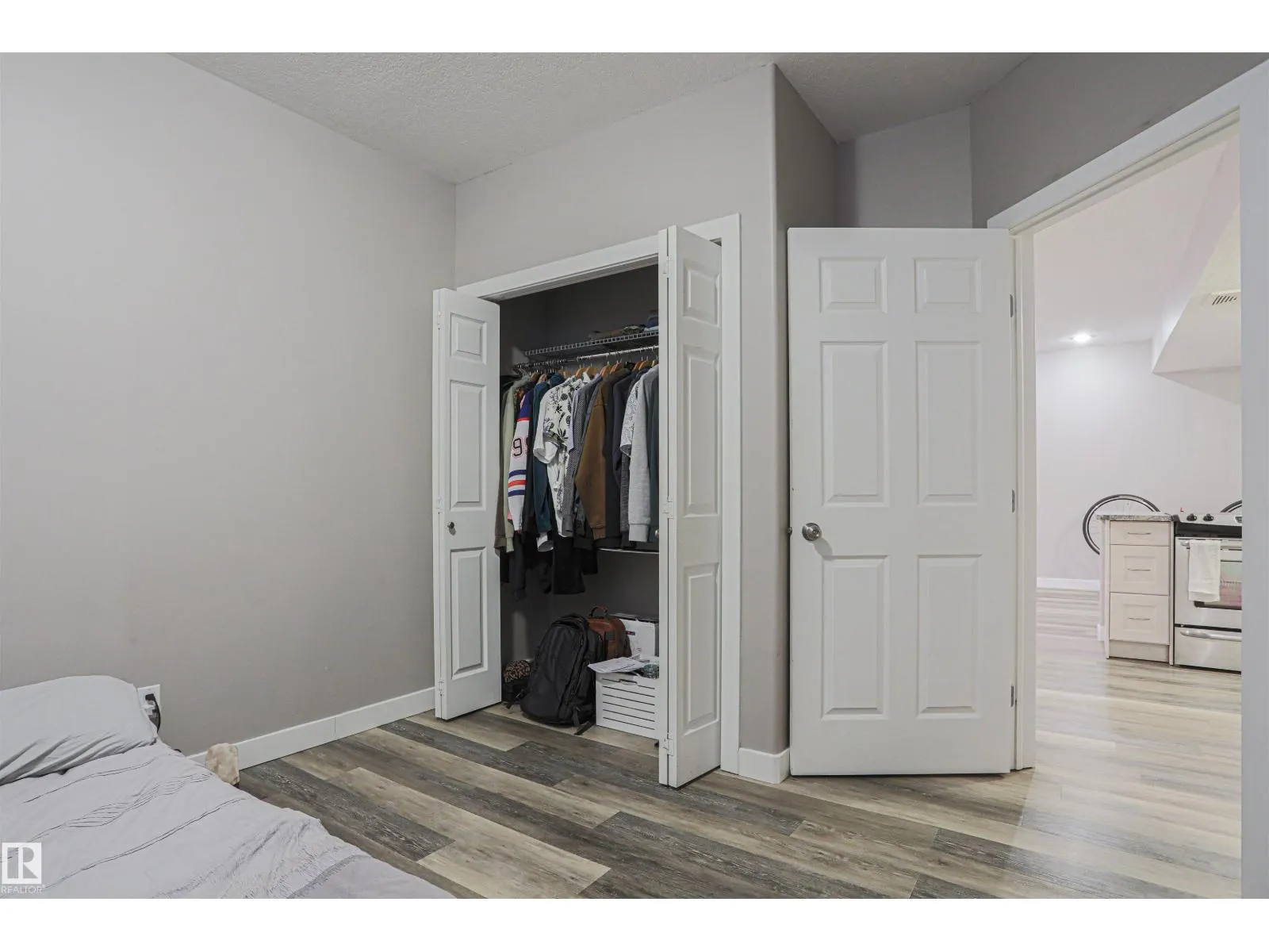 8804 100 ST NW