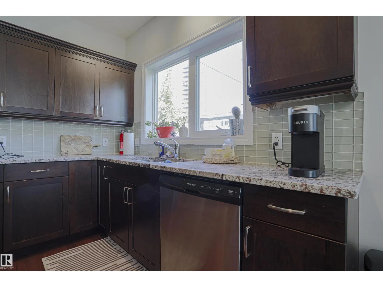 8804 100 ST NW