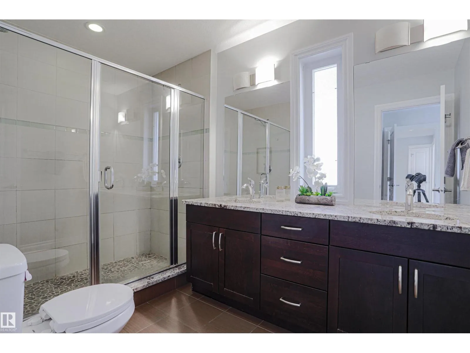 8804 100 ST NW