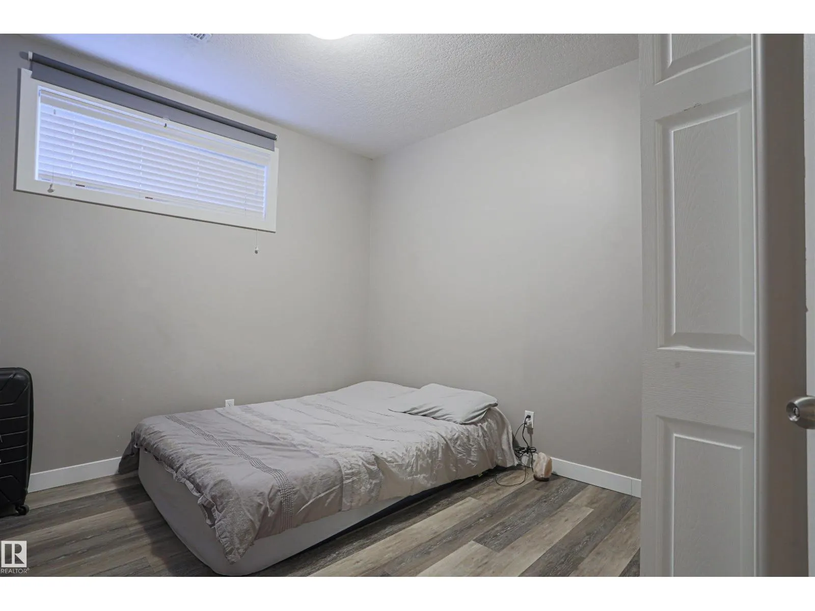 8804 100 ST NW