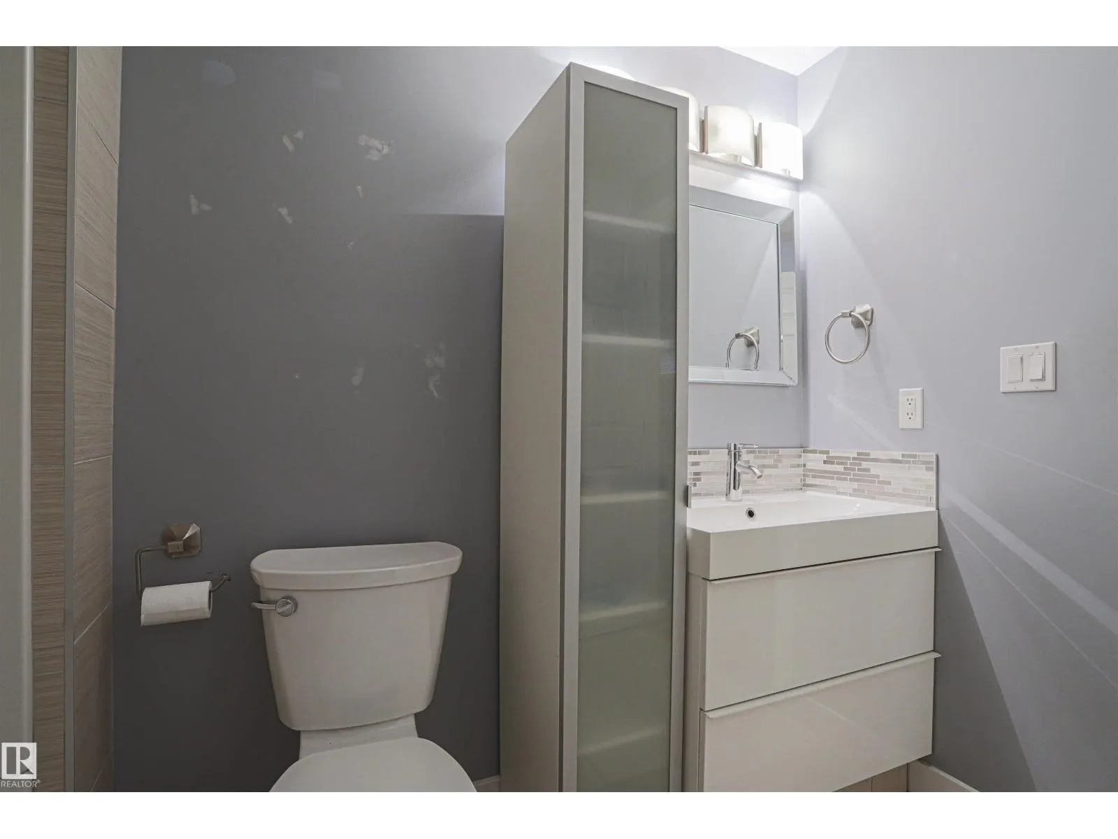 8804 100 ST NW