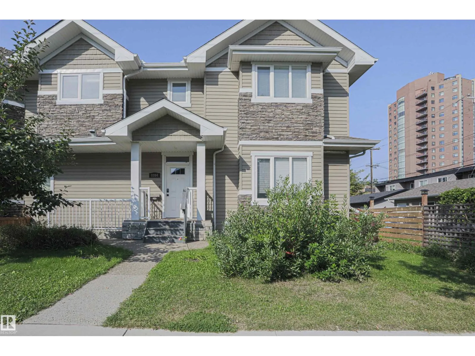 8804 100 ST NW