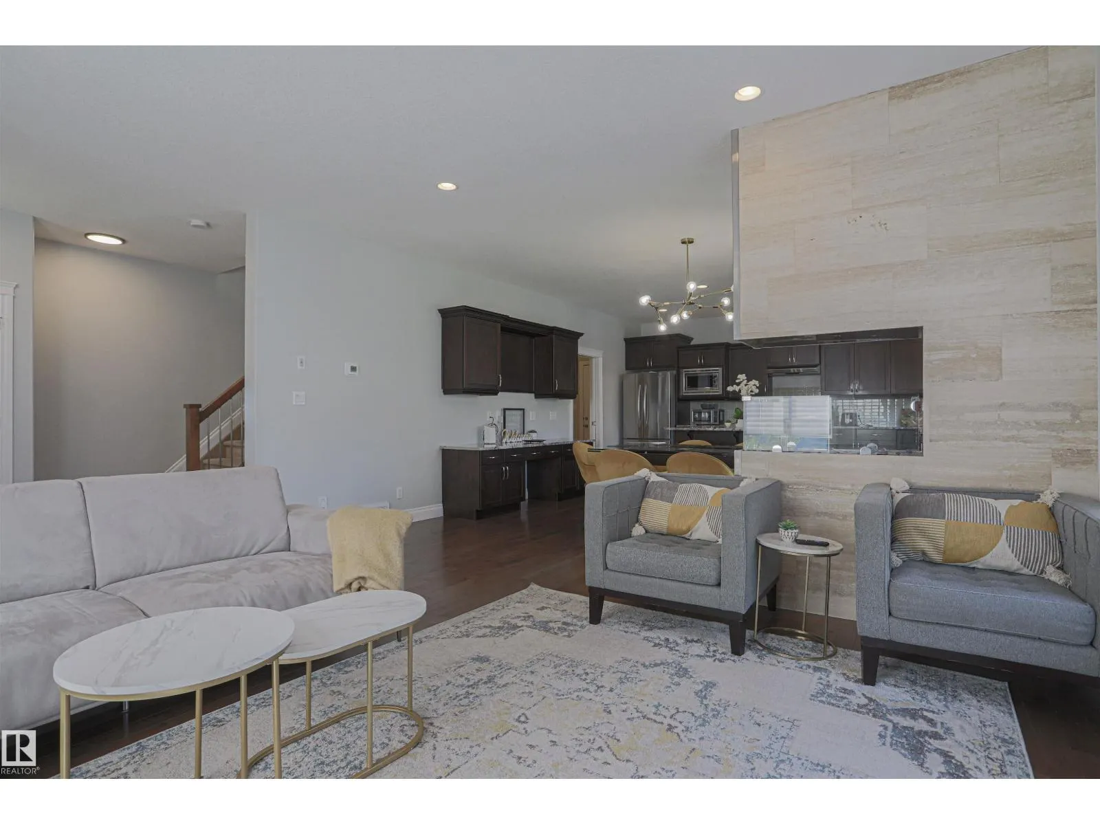 8804 100 ST NW