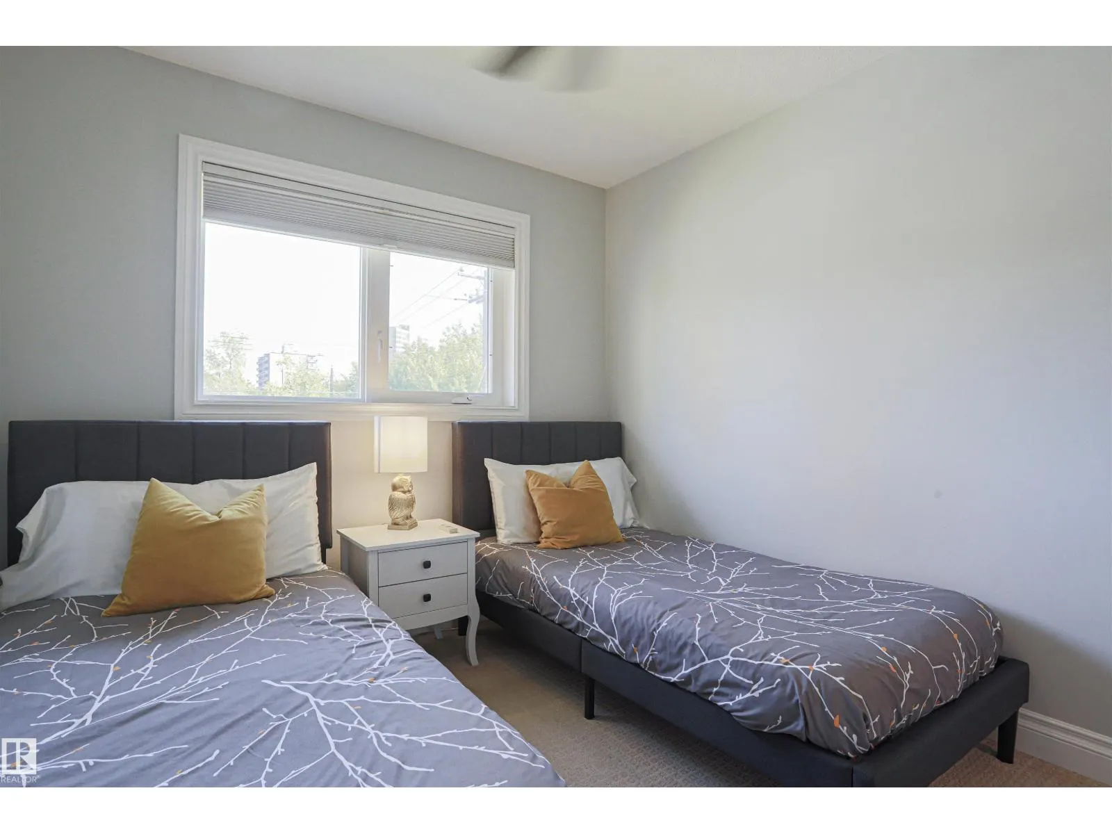 8804 100 ST NW