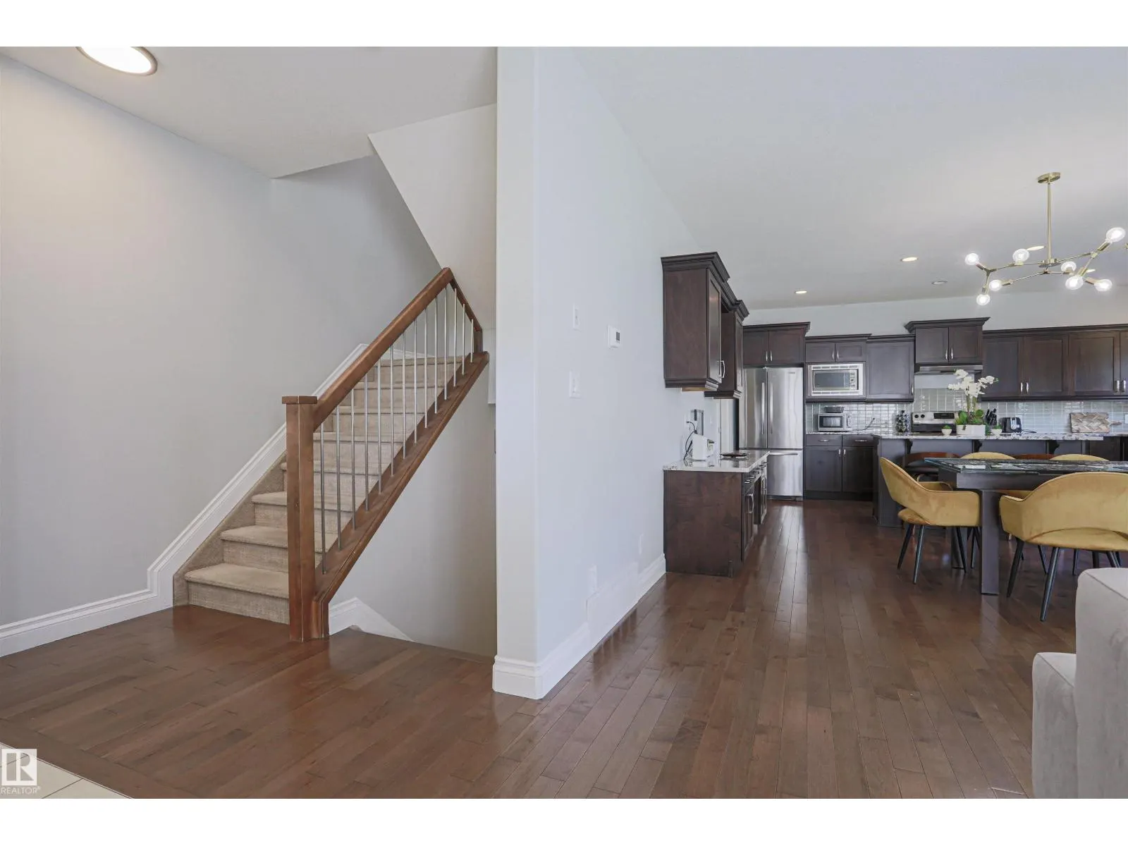 8804 100 ST NW