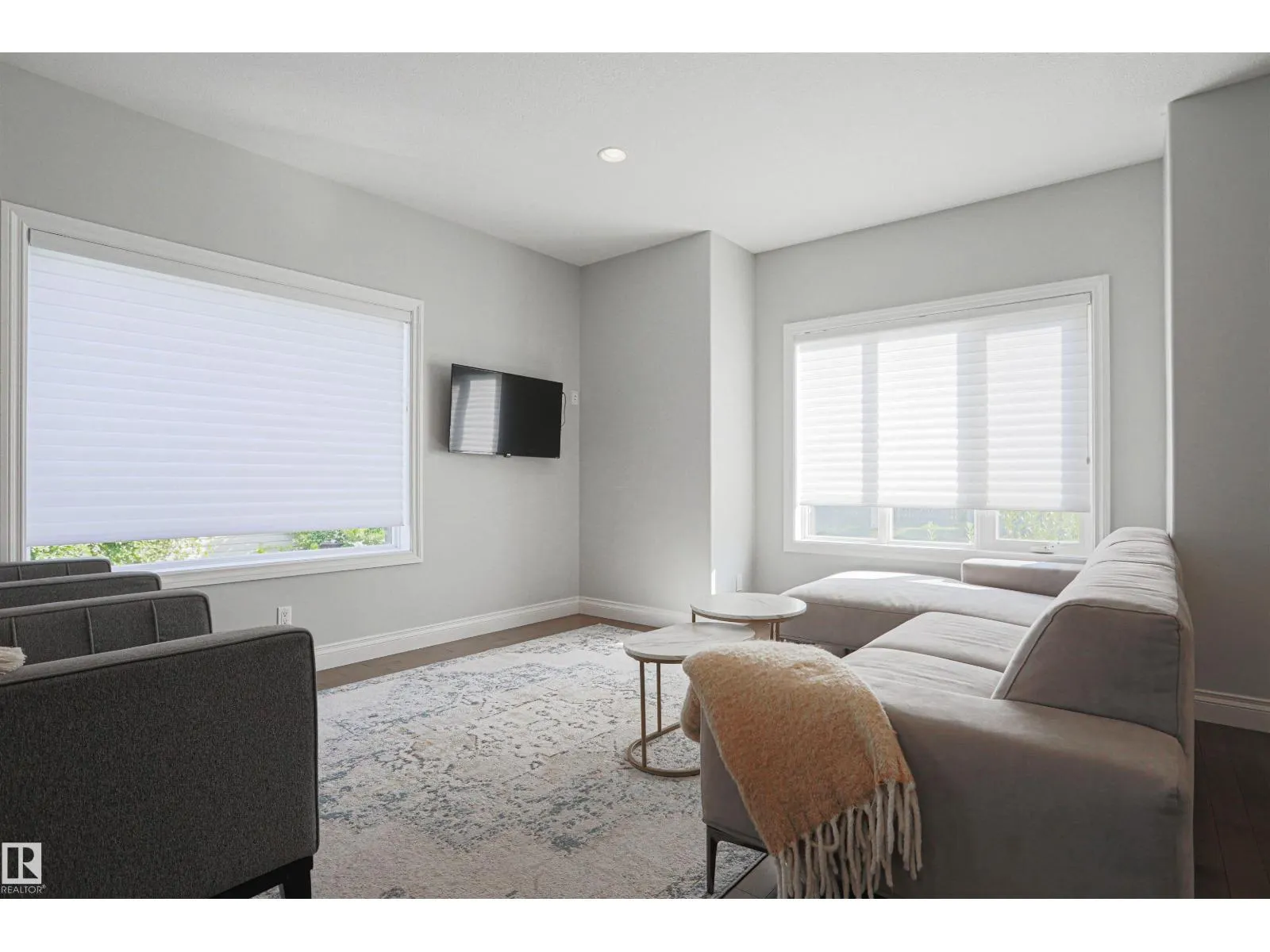 8804 100 ST NW