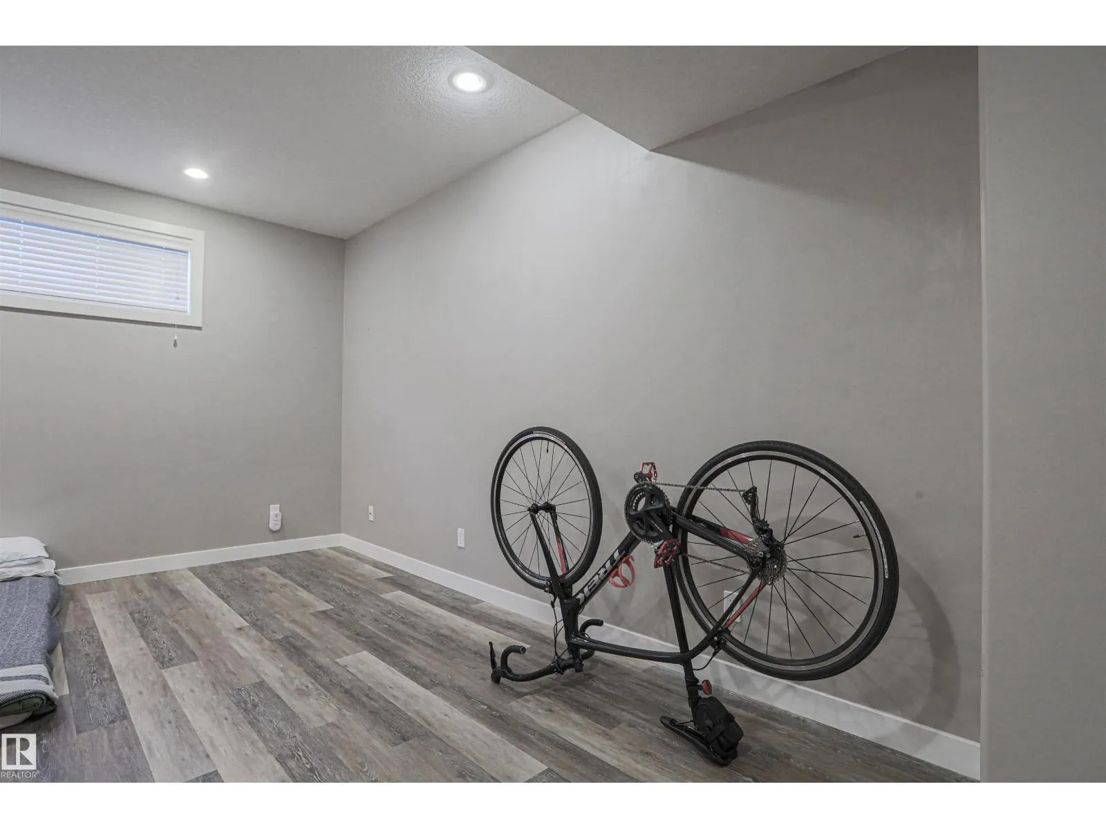 8804 100 ST NW