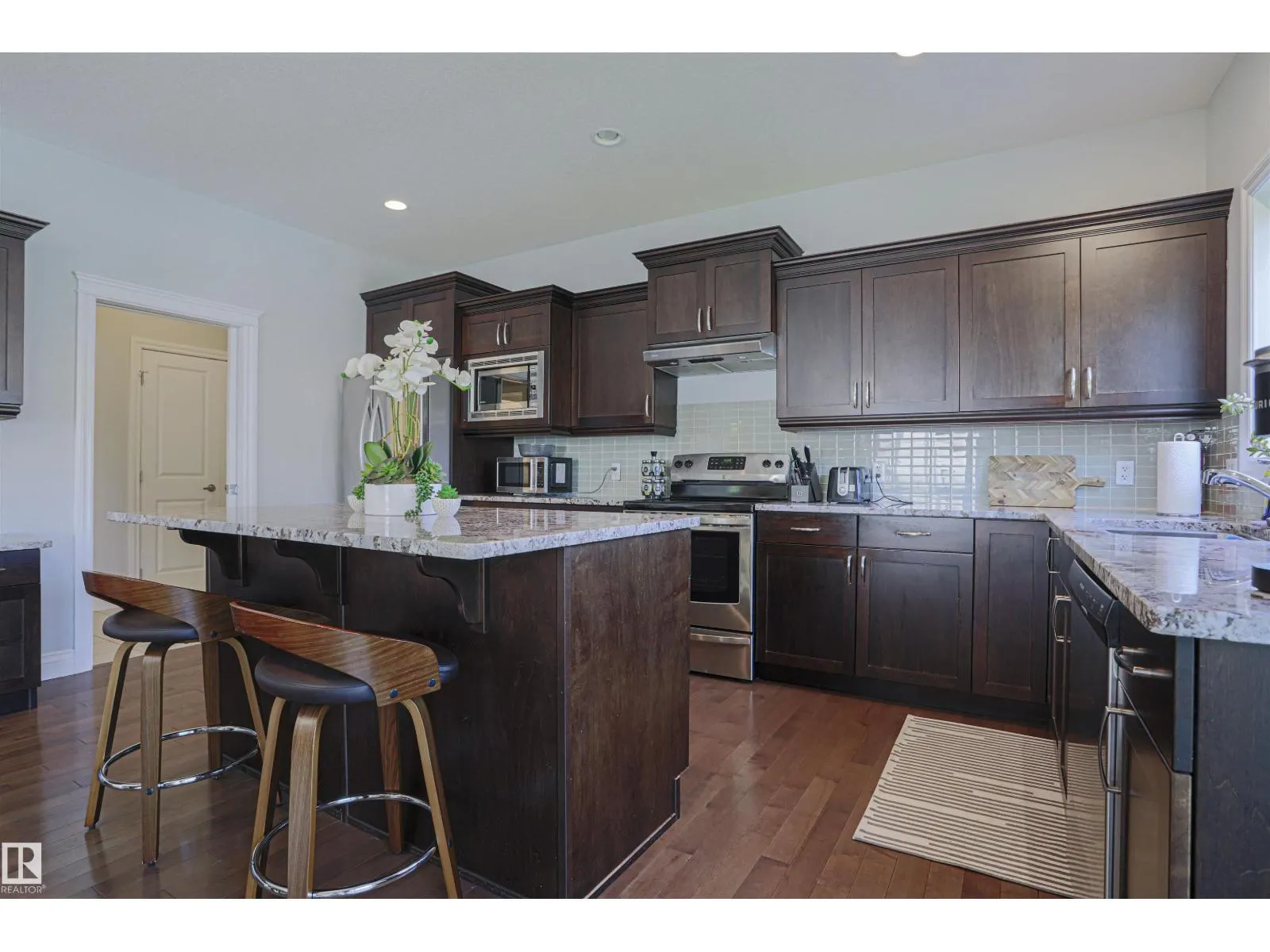 8804 100 ST NW