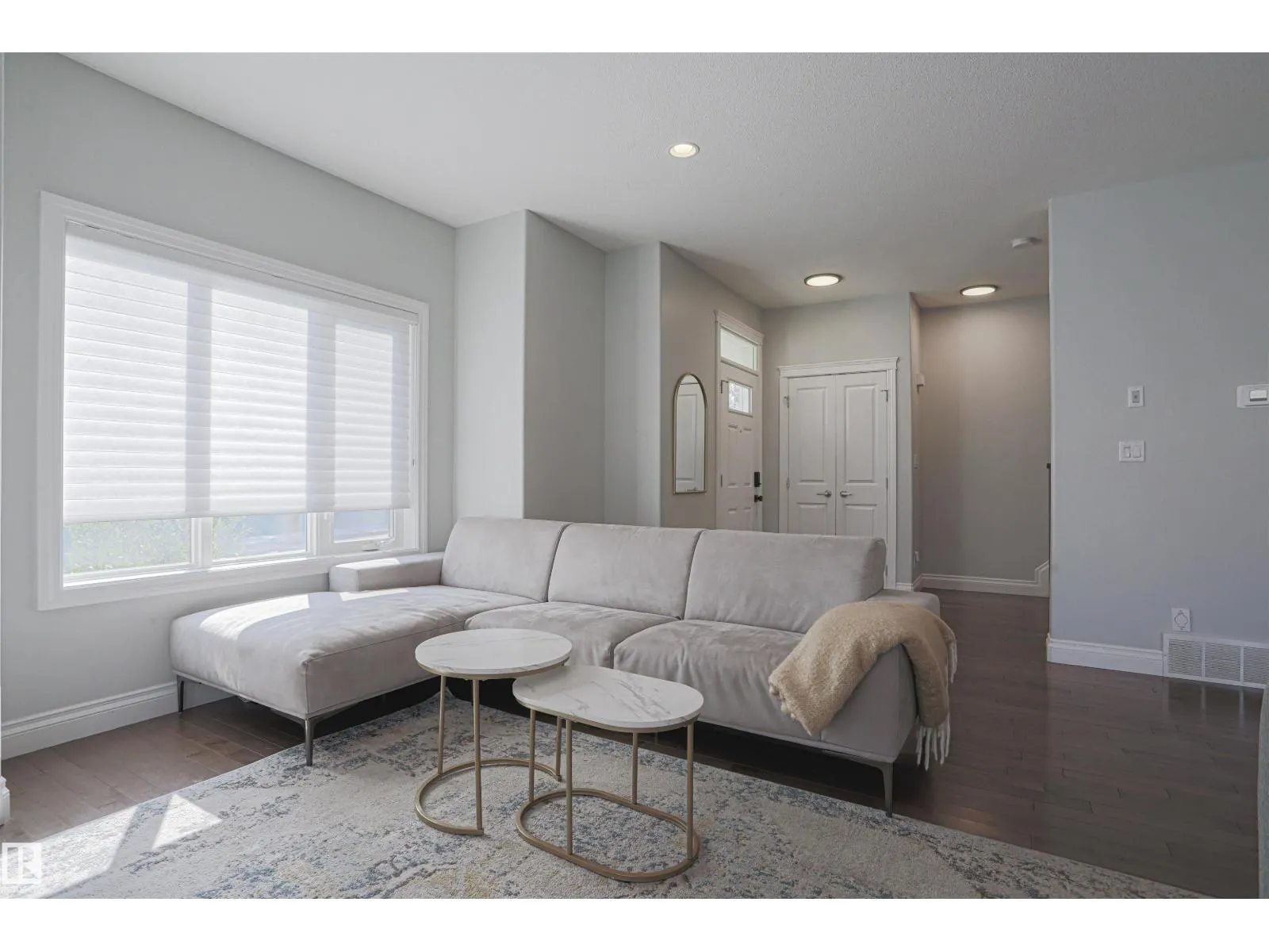 8804 100 ST NW