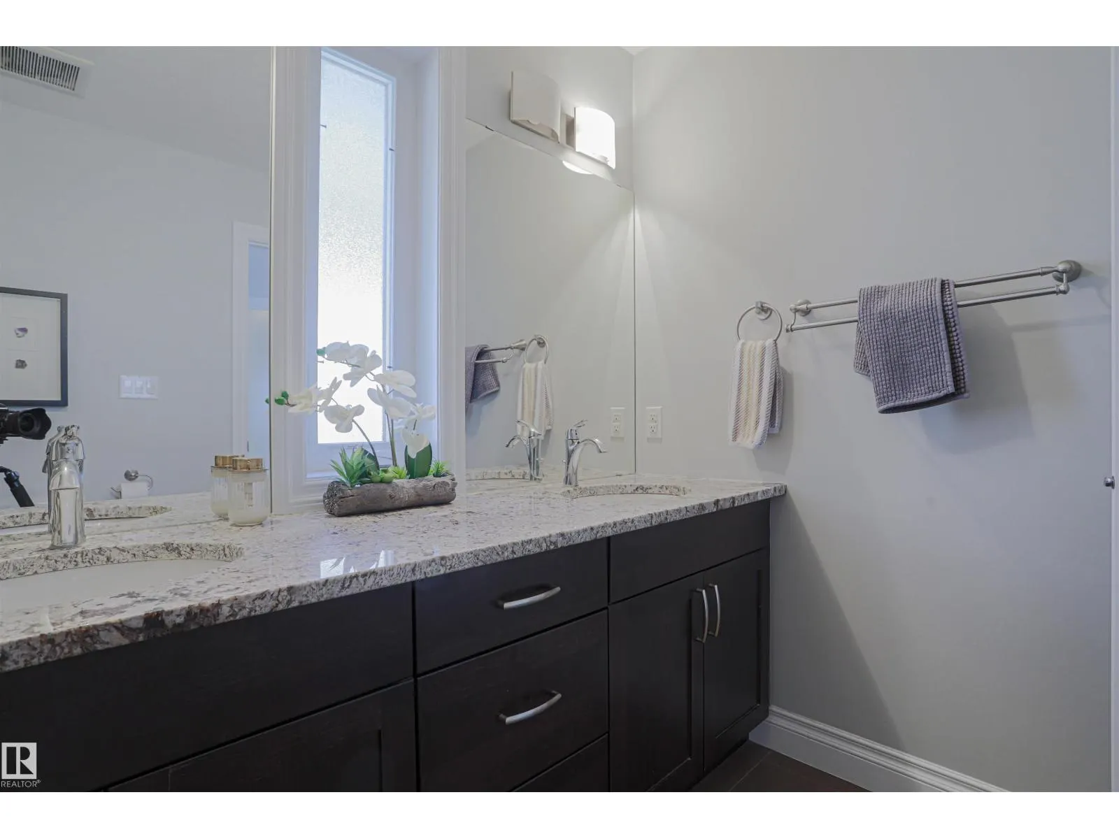 8804 100 ST NW
