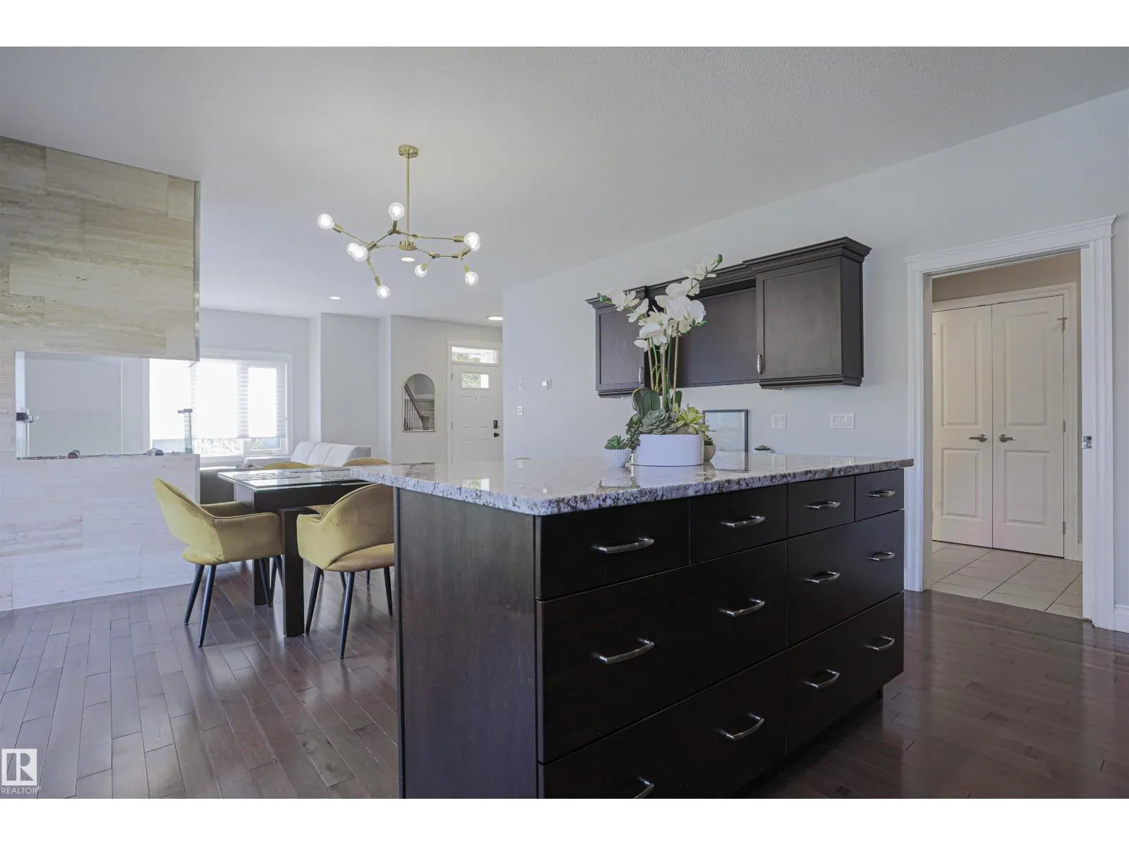 8804 100 ST NW