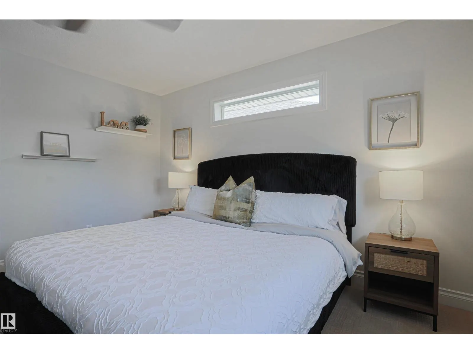 8804 100 ST NW