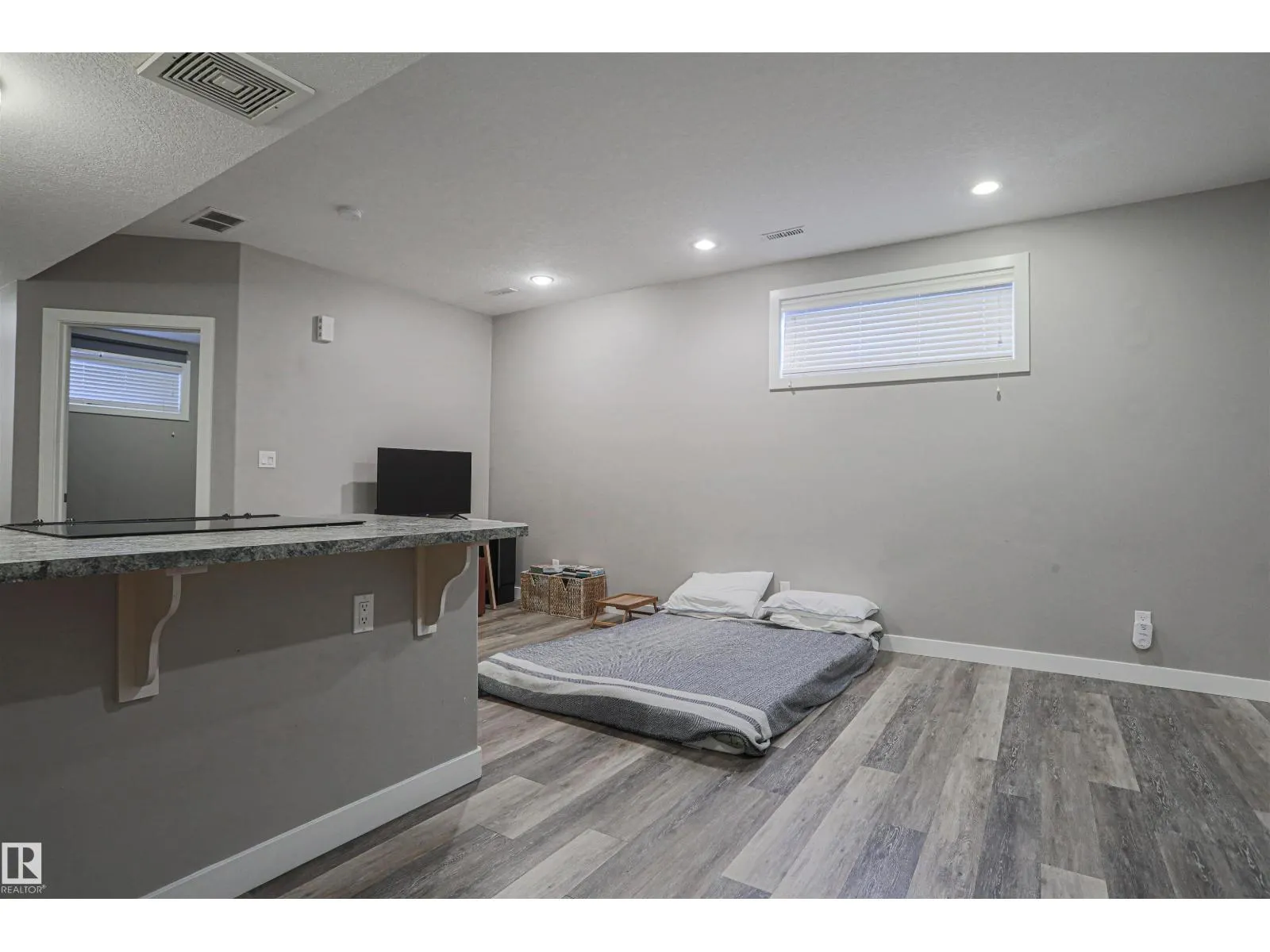 8804 100 ST NW