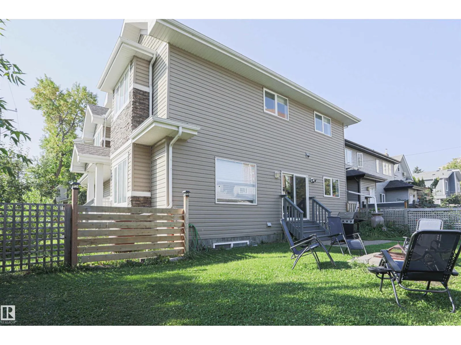8804 100 ST NW
