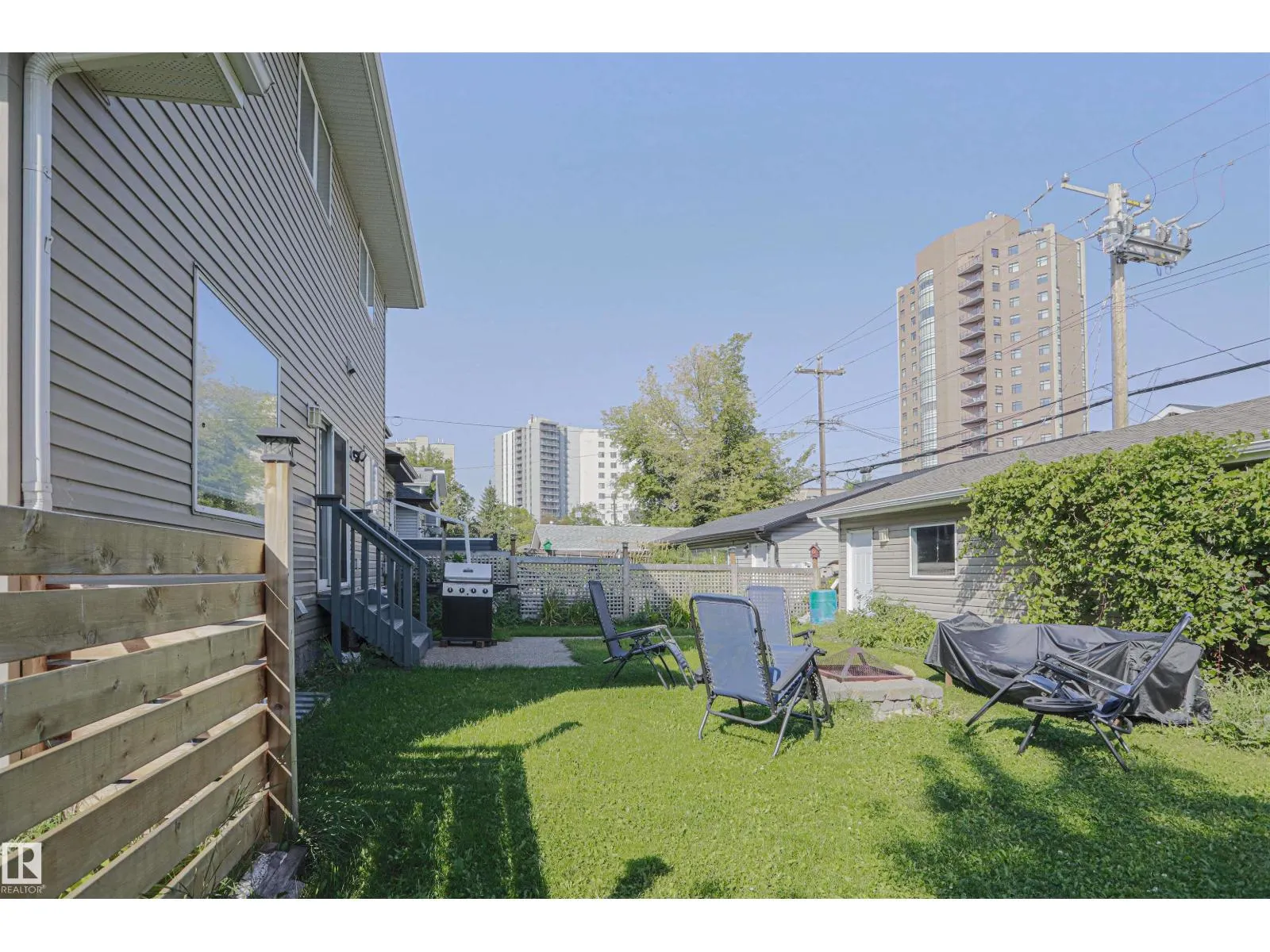 8804 100 ST NW