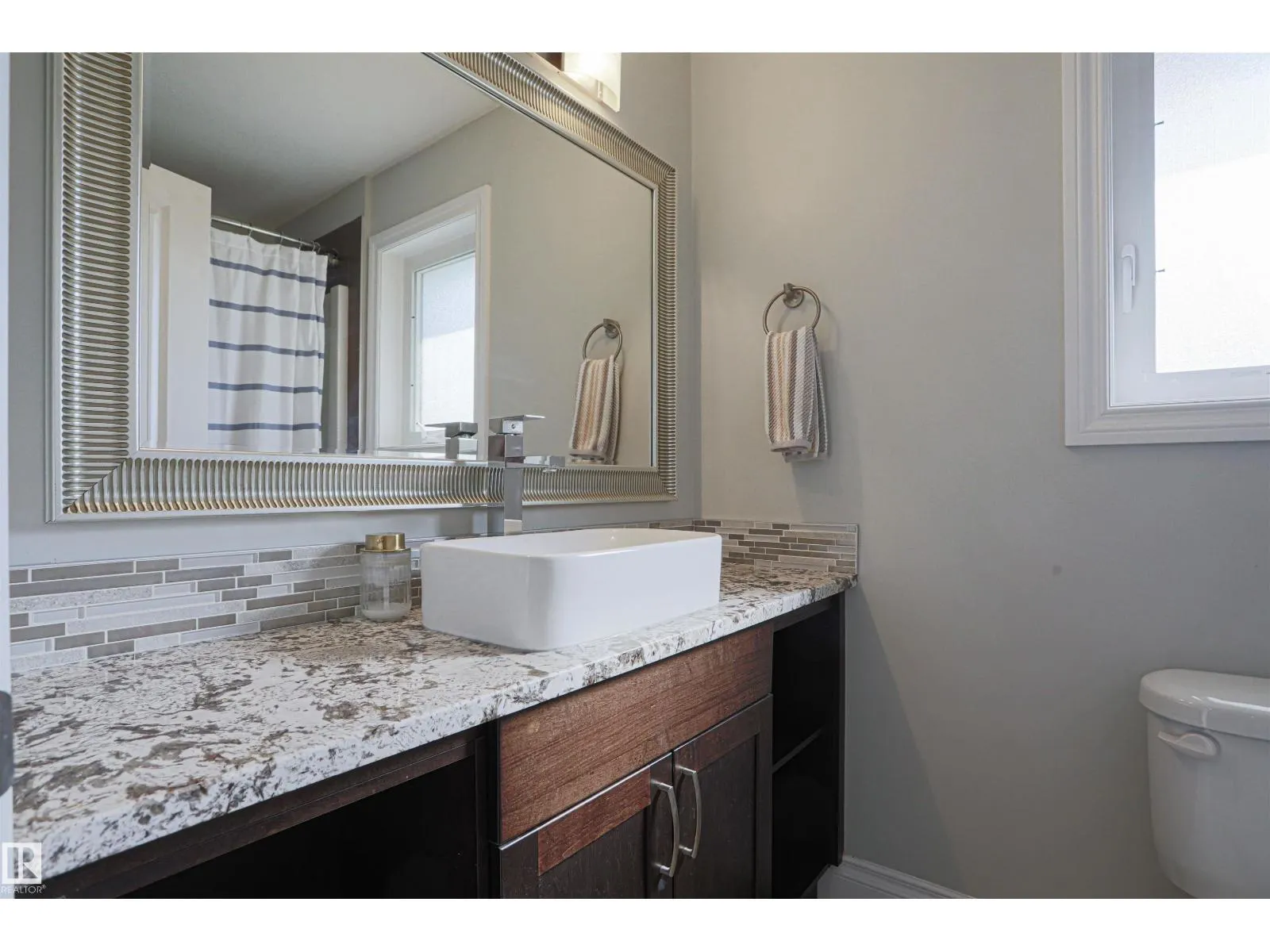 8804 100 ST NW