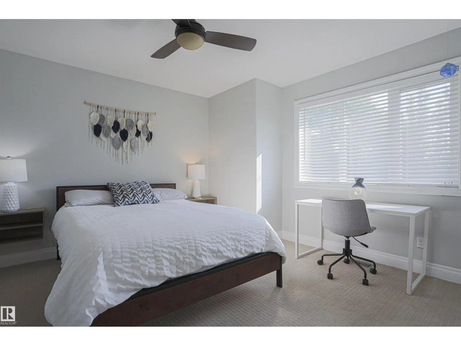 8804 100 ST NW