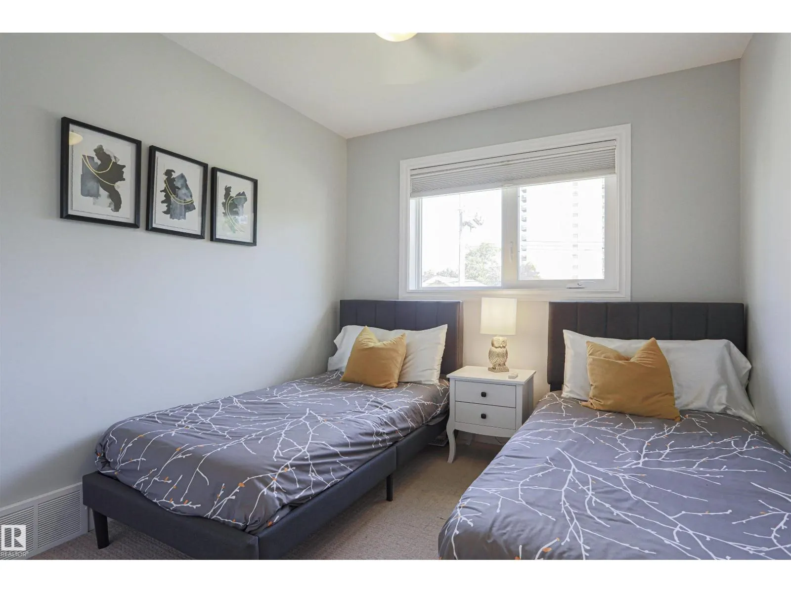 8804 100 ST NW