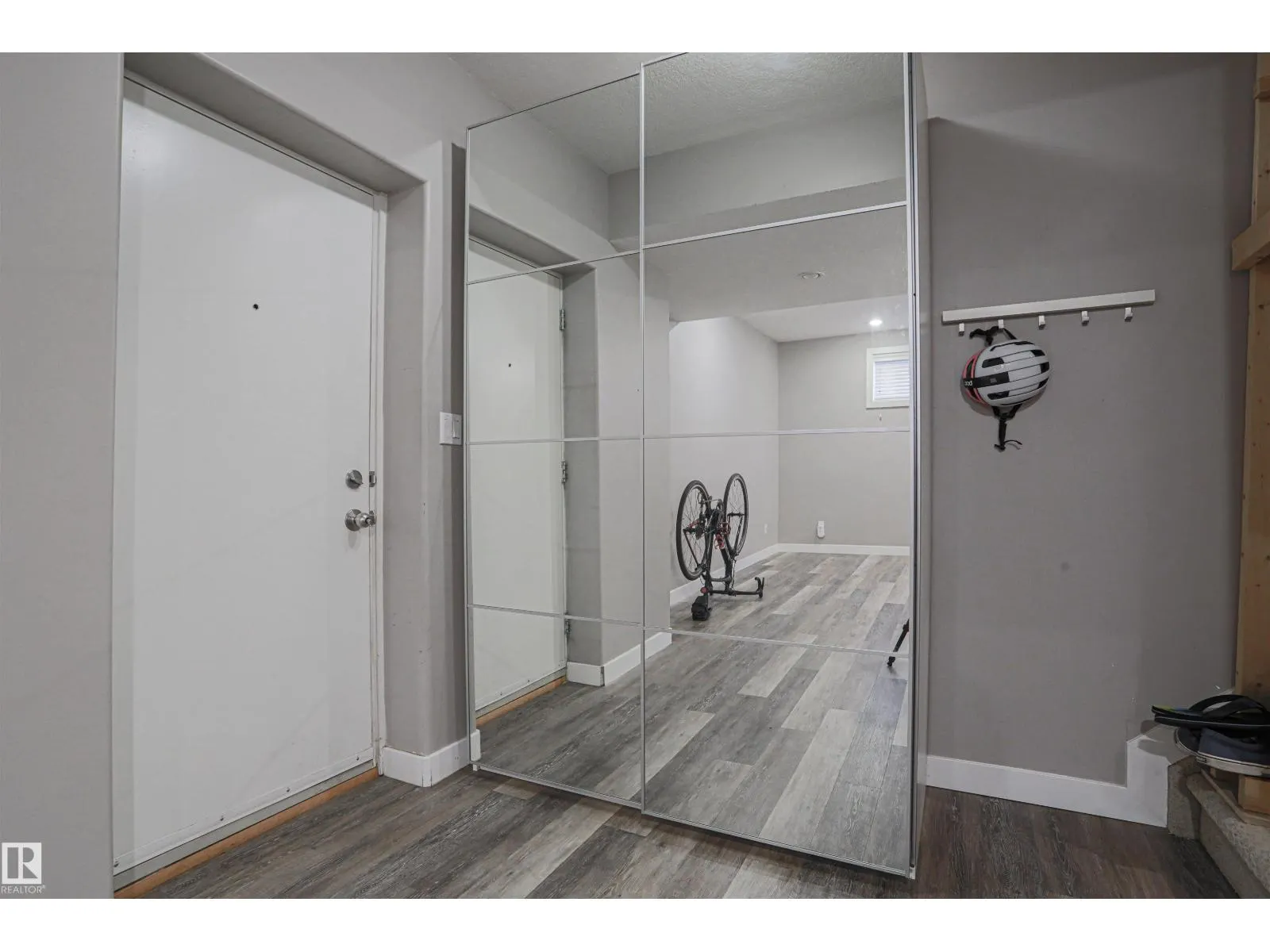 8804 100 ST NW